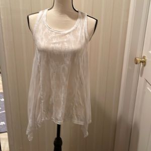 NWT Michael Kors Ikat burnout handkerchief hem seam top. White. Size small.